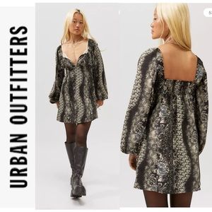 NWOT Urban Outfitters Vivienne Printed Black/Cr Printed L Sleeve Mini Dress xs